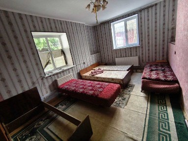 Продається 3-кімнатна частина будинку в центральній частині міста