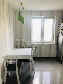 Київ, Оболонський, вулиця Героїв Дніпра 36 б