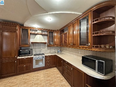 Киев, Анны Ахматовой ул., 43