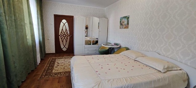 Здається будинок. 4 роздільні кімнати. 2 санвузли. Меблі. Побутова техніка