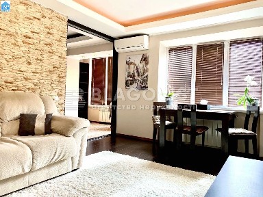 Київ, Лесі Українки бул., 9