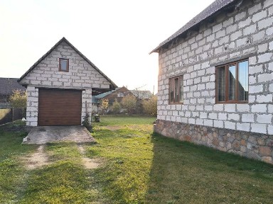 Продається будинок з гаражем в місті Сарни