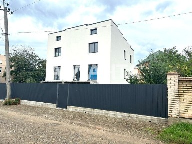 Будинок, 7 соток на Роші