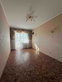 Оренда 3 кімнатної квартири по вул Зарічанська