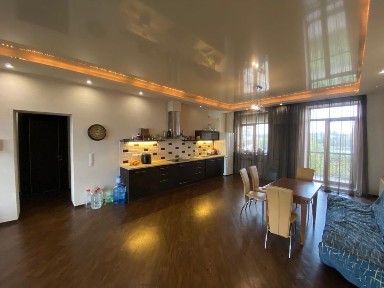 Продаж трикімнатної квартири з вражаюче гарним краєвидом на річку (л1)