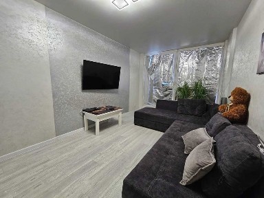 Терміново! Однокімнатна з ремонтом біля річки