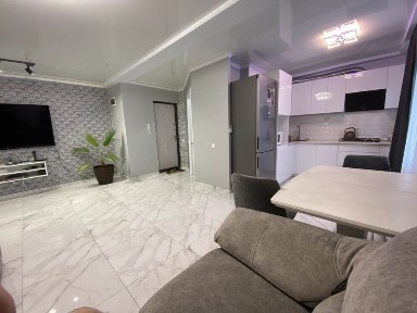 Подобово Сдаеться 2 кімн вип квартира біля Варуса космічний район