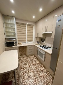 Здається в оренду 1 кім 1/5 пр-т Перемоги ( Центр)