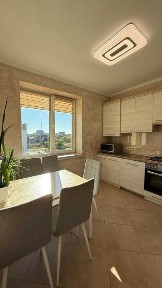 ПРОДАЄТЬСЯ дворівнева 3кім квартира