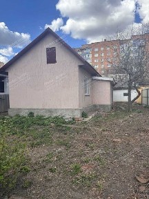 Будинок та частина будинку в районі Мотелю