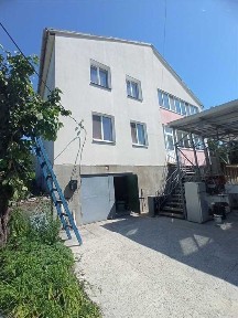 Будинок під хостел або для великої родини в Яру