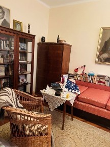 Будинок з ділянкою в центрі