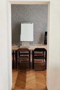 Продаж діючого офісного центру у центрі Калуша.