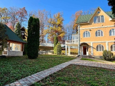 Продаж будинку під базу відпочинку земля або готель у Чернівцях р- н