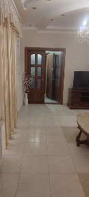 Здається в оренду трикімнатна квартира з закритою територією