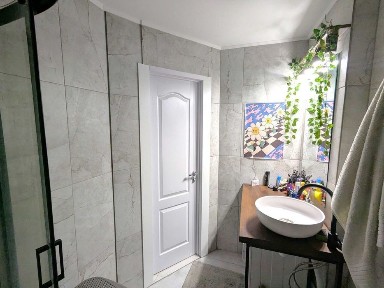 квартира з автономним опаленням та свіжим ремонтом