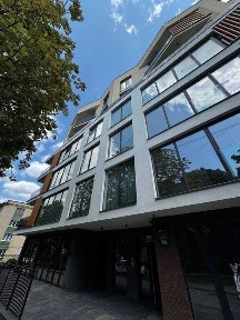 Продаж фасадного комерційного приміщення в новобудові вул. Окружна, 43