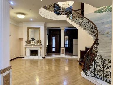 Київ, Печерський, вулиця Шота Руставелі 38