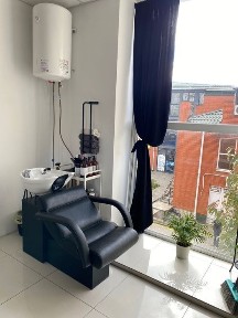 Робоче місце для перукаря, бровиста