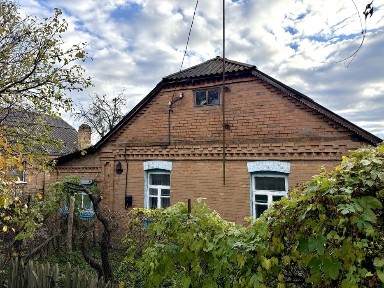 Продаж цегляного будинку