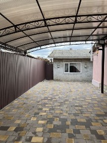 Продам будинок в центрі міста.