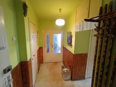 2 кімнатна КВАРТИРА 54 кв. м біля АТБ, житловий стан, 2 балкони, лоджія