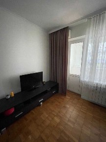 1-кім Мішуги 1/4, метро Позняки 6 хвилин