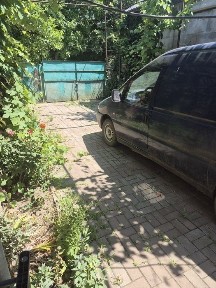 Здається будинок є паркомісто.