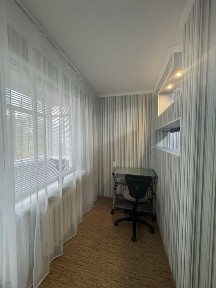 Перший поверх! Світло не виключають!