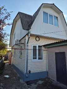 Продам півбудинку по вул. Євгена Коновальця (наприкінці вулиці)