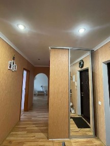 Продається простора квартира в чудовому спокійному районі!