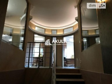 Оренда офіс/будівля 300кв. м. Центр. Світло. Парковка.