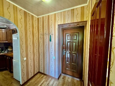 Продається 2-кімнатна квартира смт. Заводське