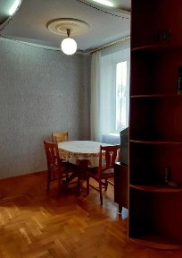 Продаж будинку в затишному центрі міста.