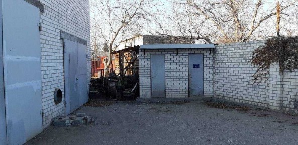 СТО на 4-ре бокса с помещением под авто магазин в центре города.