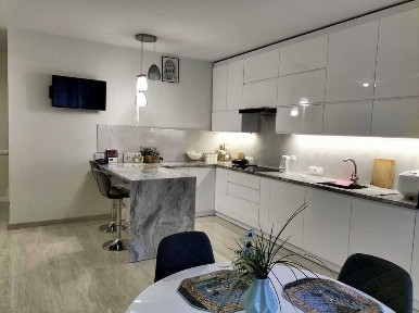 Продаж нового котеджу з ремонтом Зимна Вода!