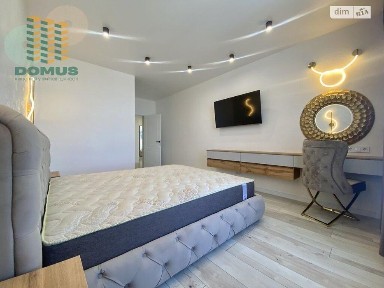 Продаж 2к квартири 80 кв. м на вул. Івана Франка 40