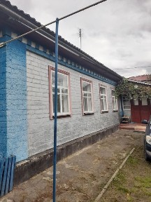 Продається будинок в цетрі с. Сунки за 10км від м. Сміла Черкаської обл.