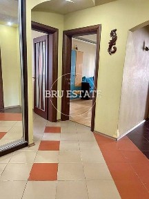 Продаж 3 к квартири по Григоренка 92 м кв середній поверх