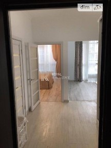 Предславинська вулиця, район Печерський, Київ, метро Палац Україна, вул. Предславинська 55 • ID 33303232