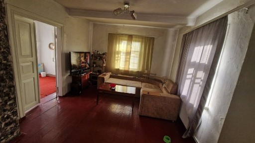 Теплий будинок 57м² біля базару, 6 соток, гараж, всі зручності.