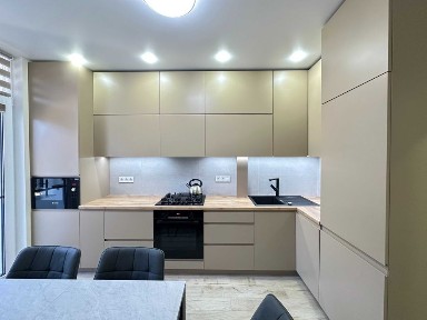 Продається двокімнатна квартира в центрі Яремче готова до проживання.