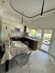 Здається будинок лівий берег, Дніпро