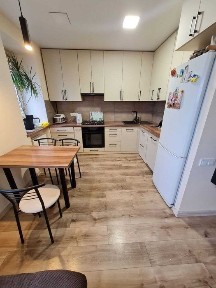 Продам 2 кімн. квартиру. 2/9 цегл. будинку. РЕМОНТ. 44500