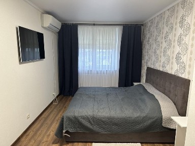 Вільна, Актуально, Центр, Оренда на будь-який терм для ЗСУ або сім'ї.