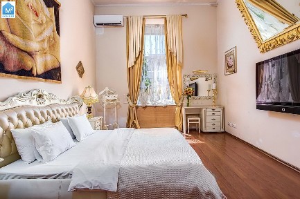 Одесса, Центр, ул. Дерибасовская, 10