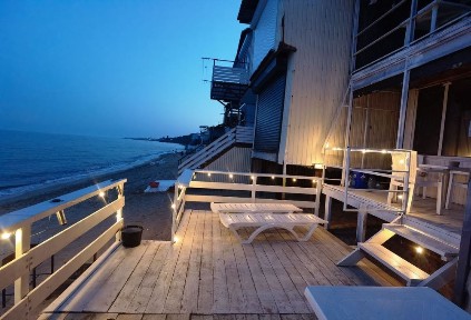 Будинок у моря, перша лінія.