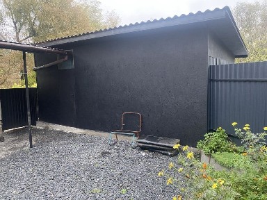 Продається півбудинку