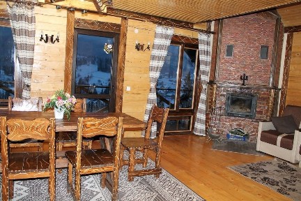 Будинок в селі Поляниця