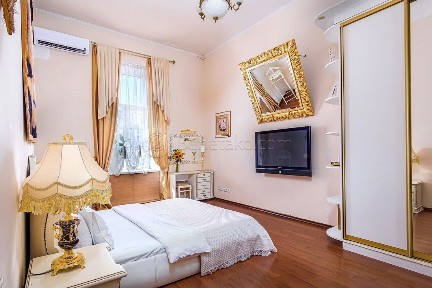 Аренда 3-комнатной квартиры 70 м², Дерибасовская ул., 10